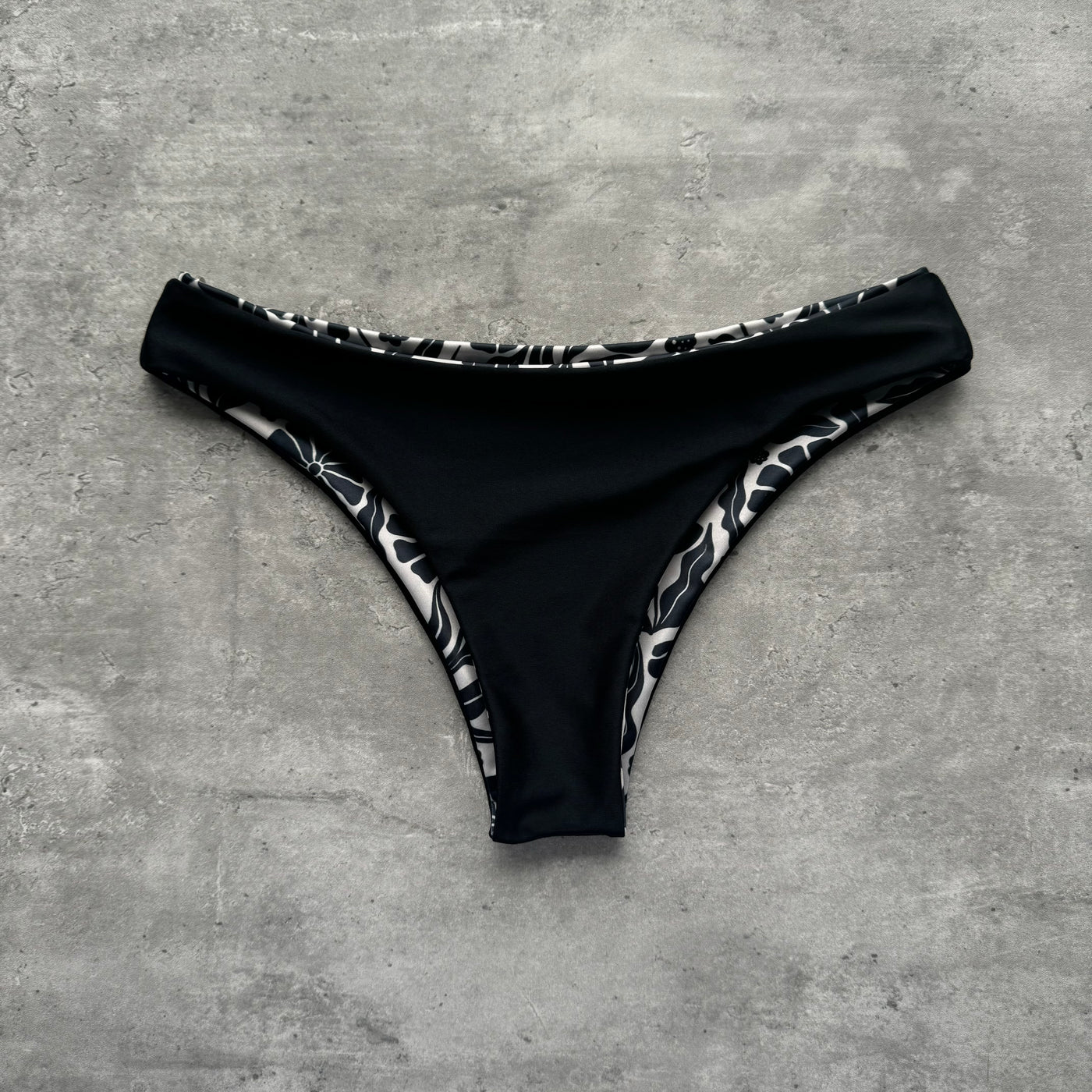 Bottom gaviotas flores negras reversible a negro