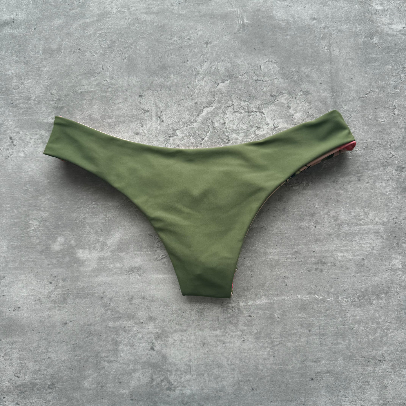 Bottom Cocos flores rosadas reversible a verde olivo