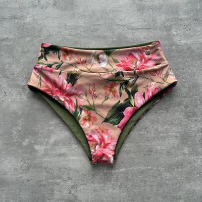 Bottom Bora flores rosadas reversible a verde olivo