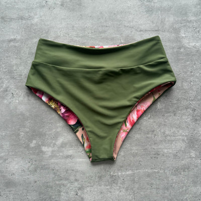 Bottom Bora flores rosadas reversible a verde olivo